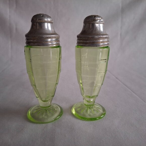 Block Optic Footed Salt Pepper Shakers Anchor Hocking Green Depression Glass - Picture 1 of 7